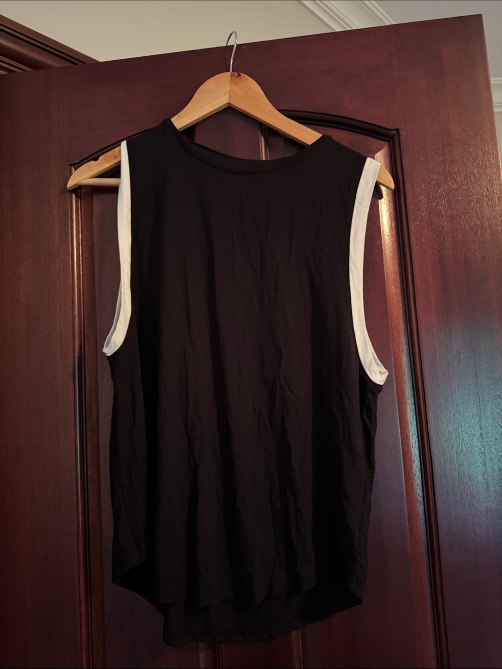 Tavi pilates club Muscle Tee with White Arm Trim